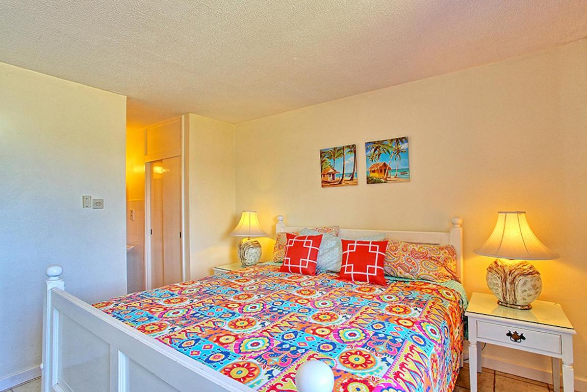 Suitetrails - Ocho Rios, Centrally Located Apartment, 2 Mins to Beach, 1 Bed, 1 Bdrm, (TBT14C)