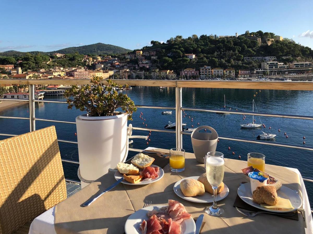 Hotel Plaza - Housity