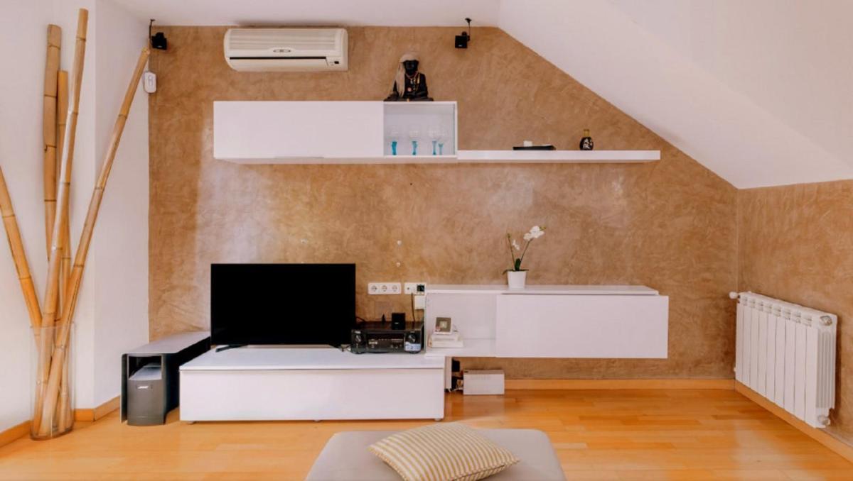 Bonito duplex con piscina en Barcelona&playa - Housity