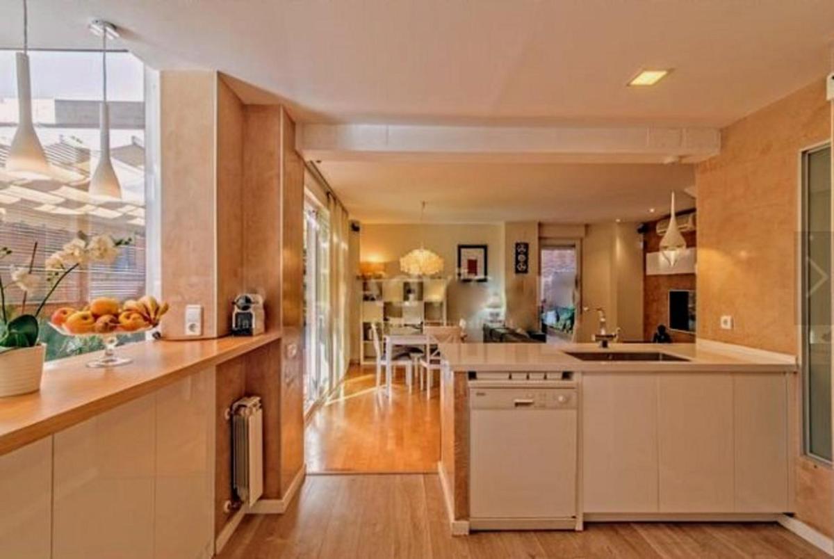 Bonito duplex con piscina en Barcelona&playa - Housity