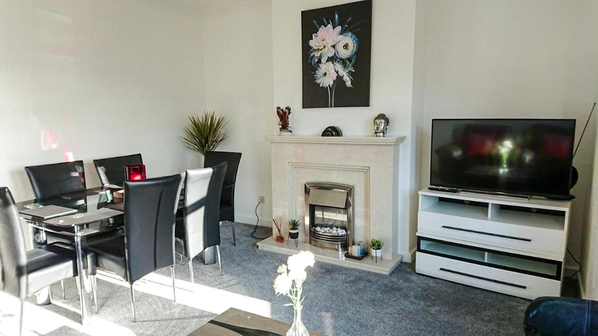 Carnock Road Apartment - Silverburn Shopping Centre - Housity