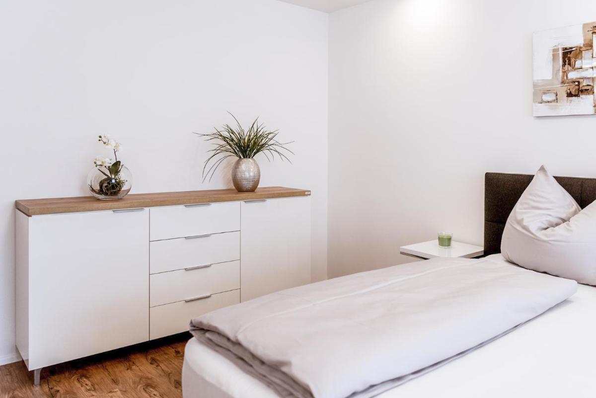 MH Living - 11 - Modern Living Dream in Center - Housity