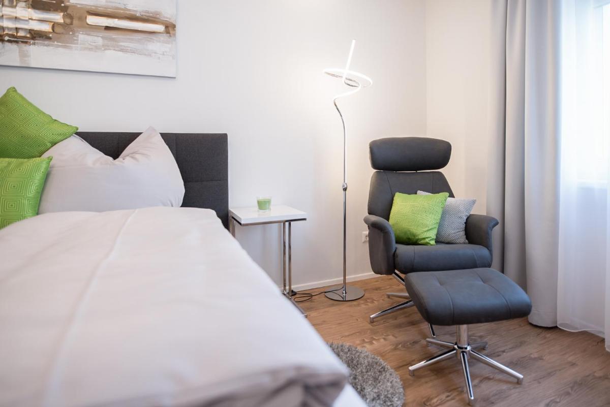 MH Living - 11 - Modern Living Dream in Center - Housity