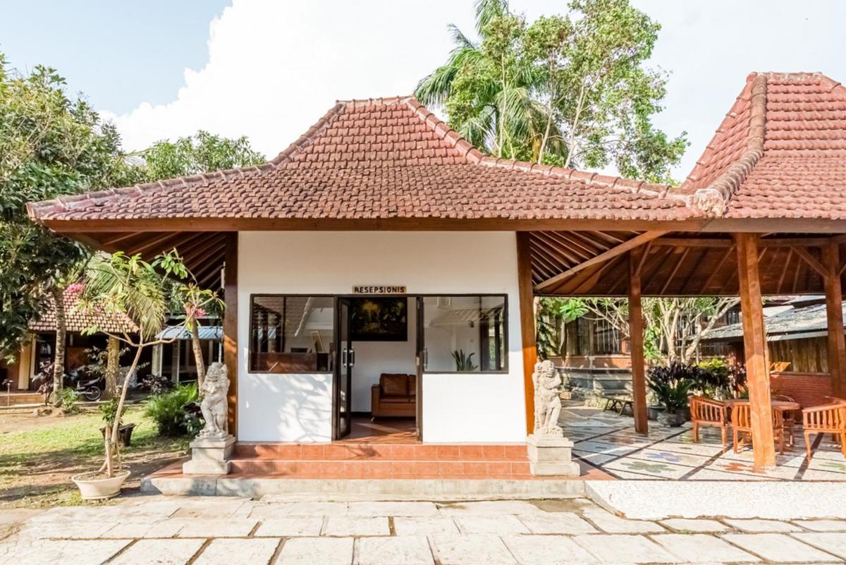 RedDoorz Syariah near Gor Ken Arok - Housity