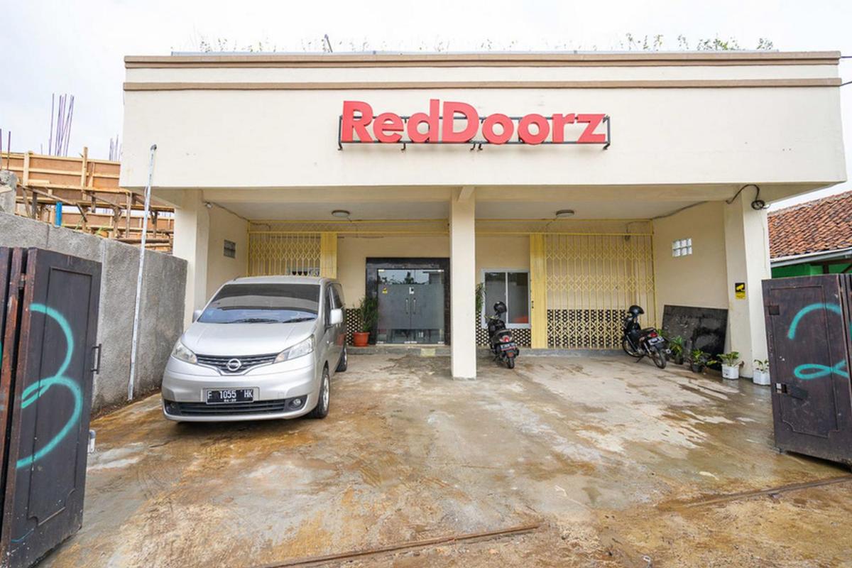 RedDoorz Syariah near Exit Toll Ciawi - Housity