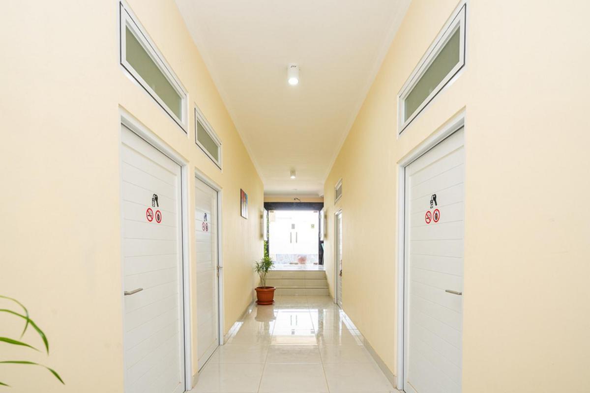 RedDoorz Syariah near Exit Toll Ciawi - Housity