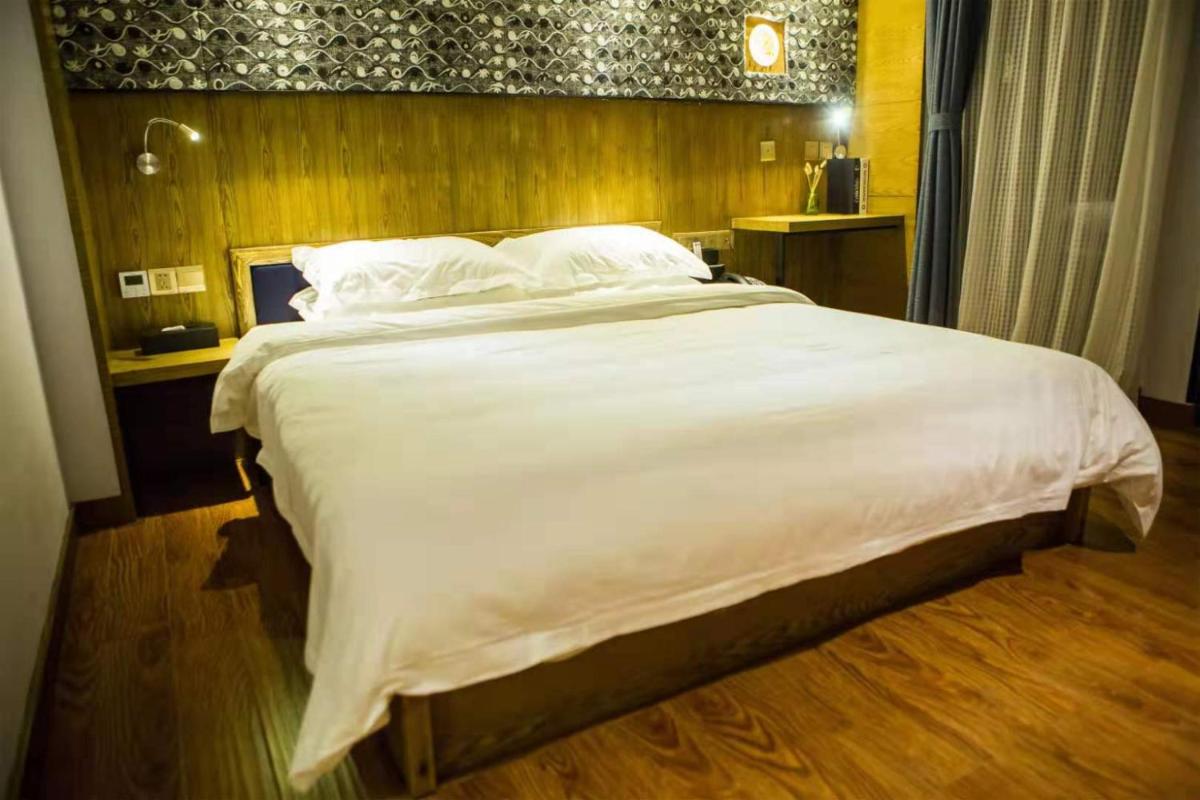 VIZ Culture & Arts Apartment - Housity