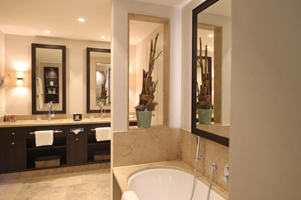Ein Badezimmer in der Unterkunft Severin's Resort & Spa