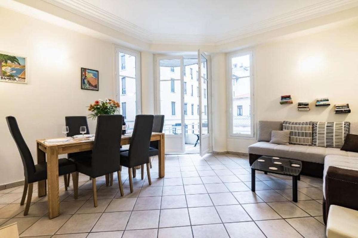 Nice Centre - Apartment with balcony and stunning sea view! - Housity