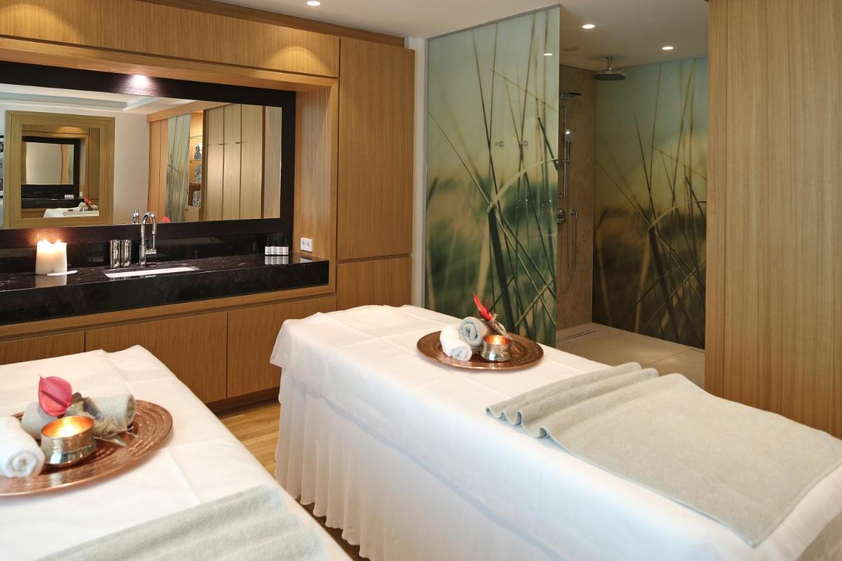 Ein Bett oder Betten in einem Zimmer der Unterkunft Severin's Resort & Spa