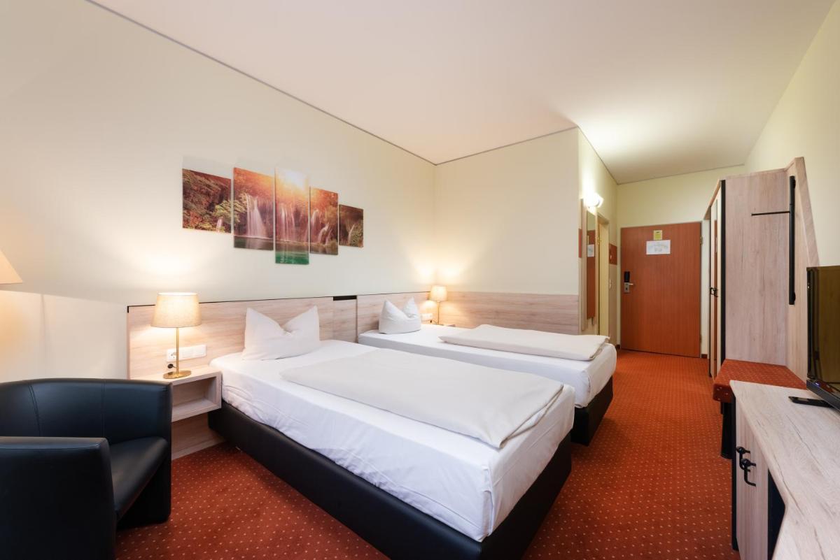 NOVINA HOTEL Südwestpark - Housity