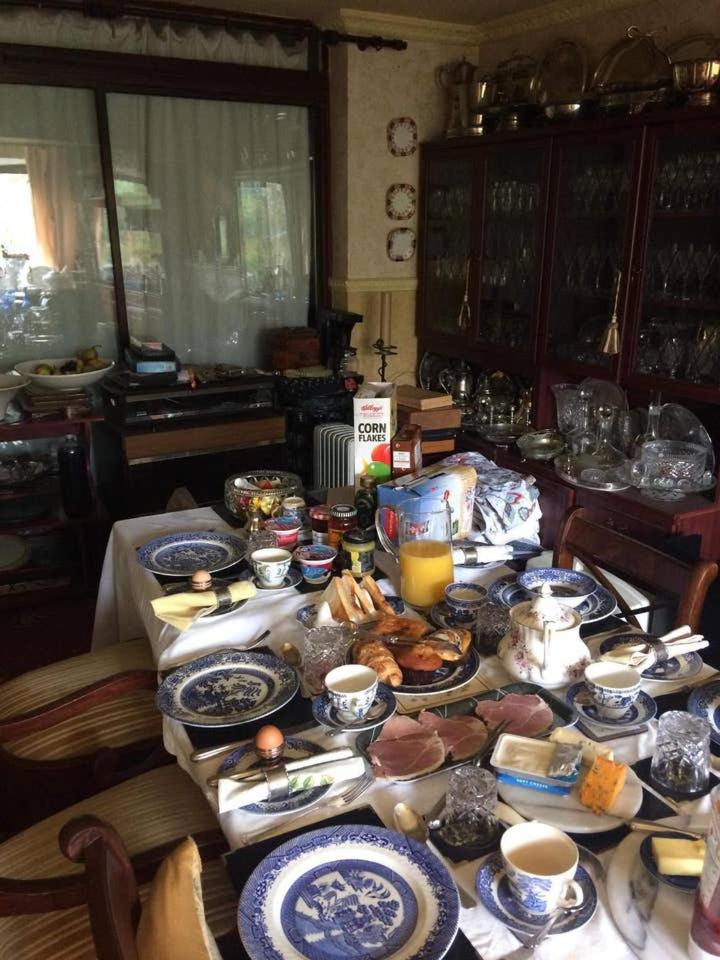 Ms McCreadys Guest House - Housity