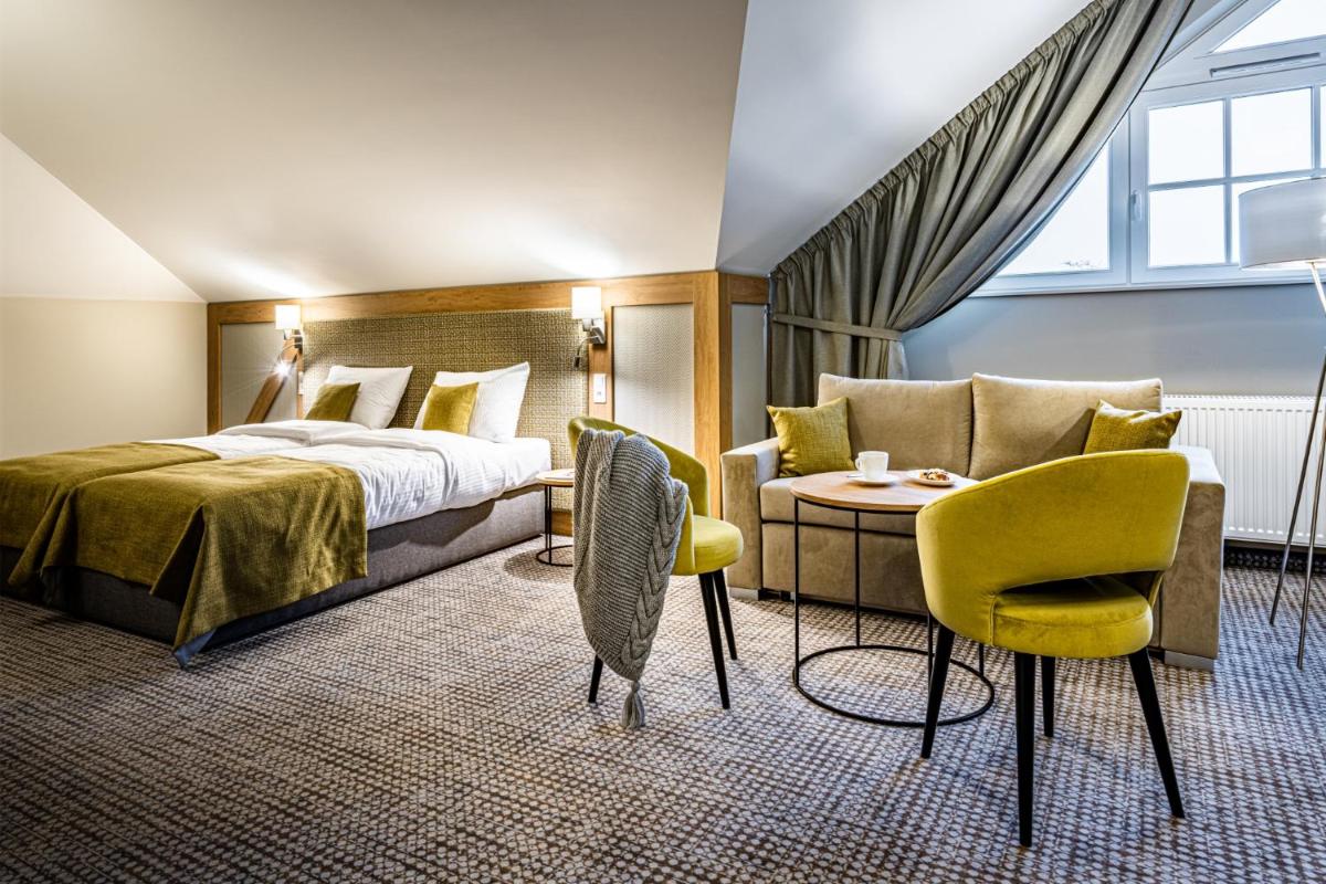 Sezony. Restauracja i Hotel - Housity