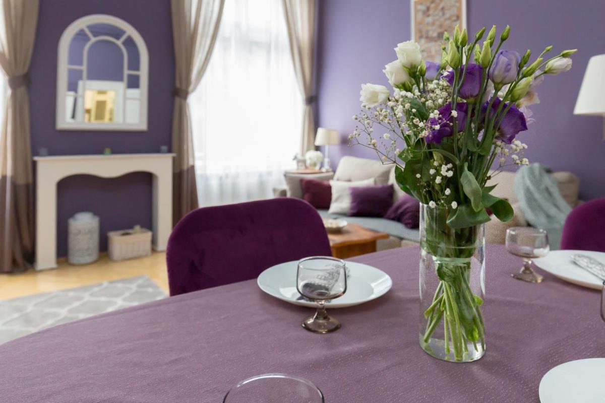 Eclectic Luxury & Spacious 2BR AC Apt in Center - Housity