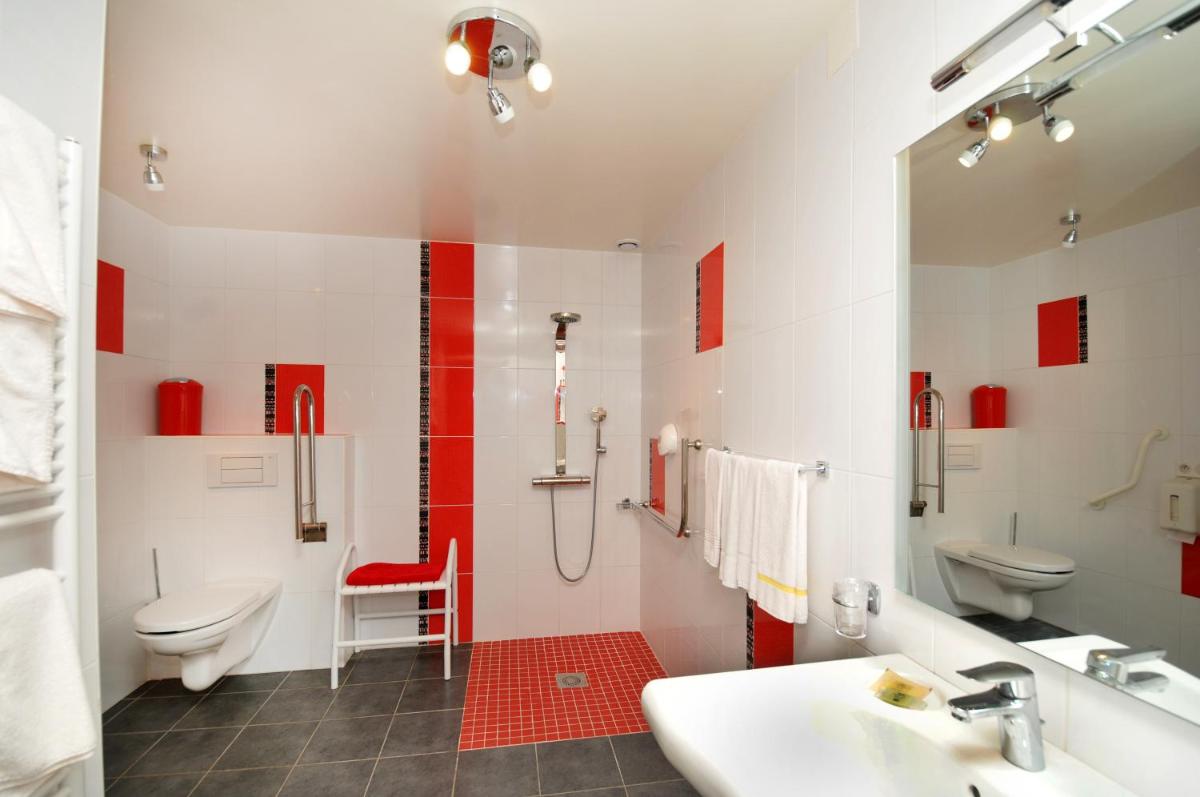 Logis Hôtel & Restaurant Aux Tauzins - Housity