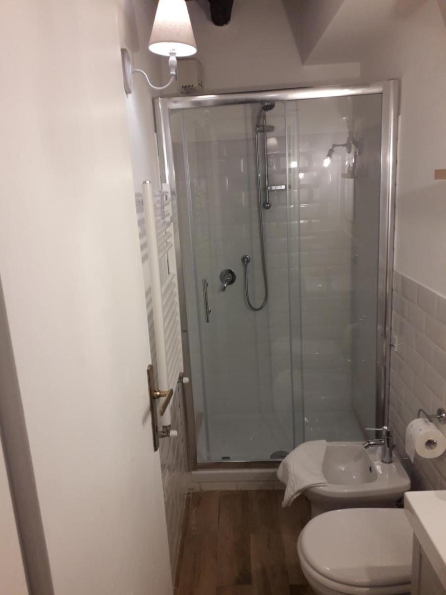 Livia's Charming Room - Housity