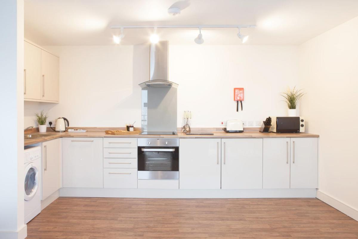 The Coliseum - Housity