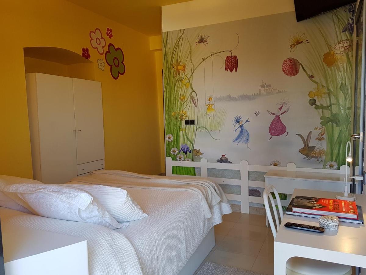 Castell de Fonolleres - Housity