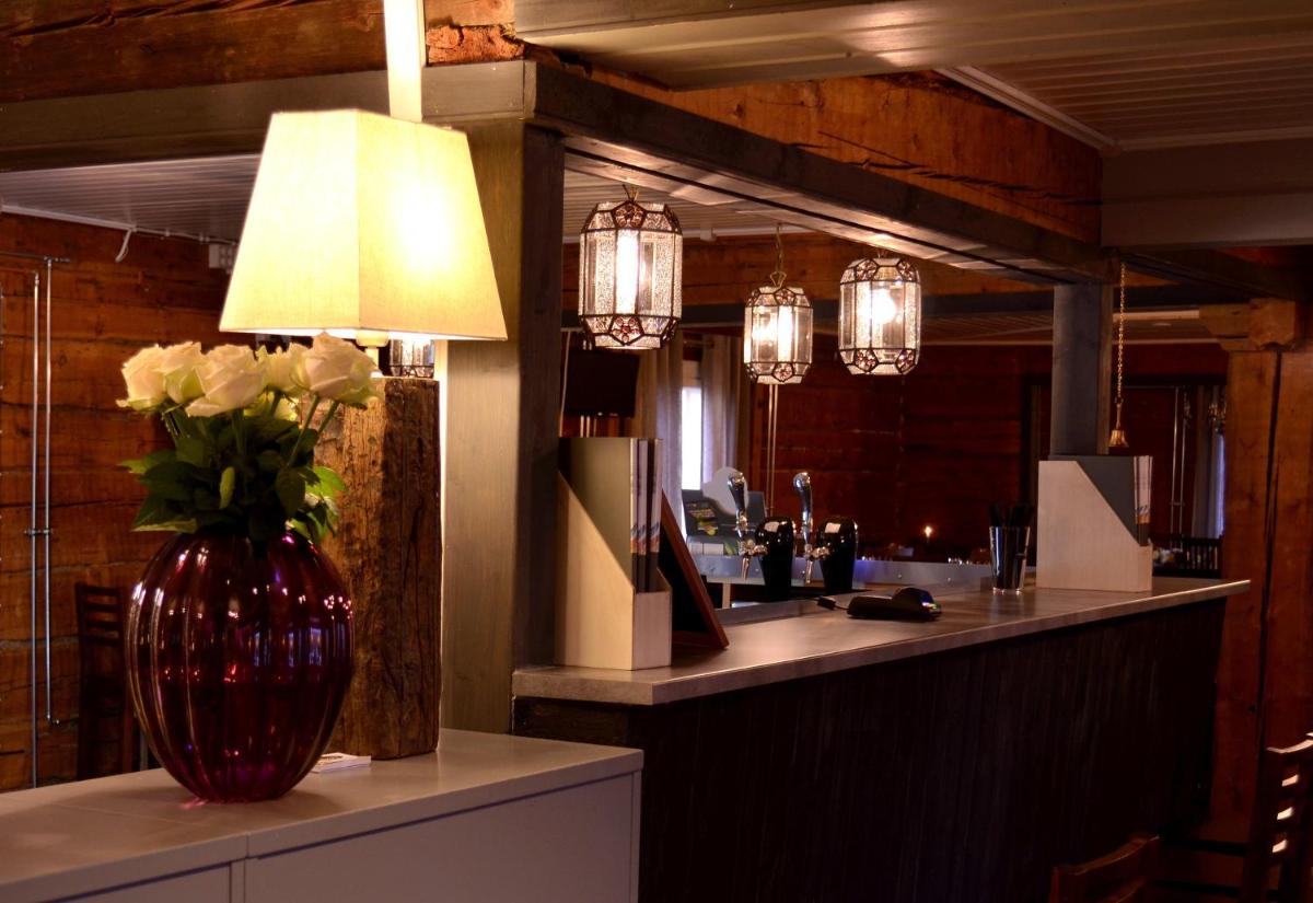 Kartanohotelli Saari - Housity