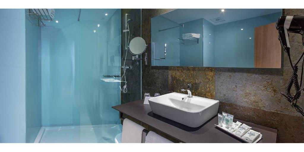 Un baño de RH Bayren Hotel & Spa 4* Sup