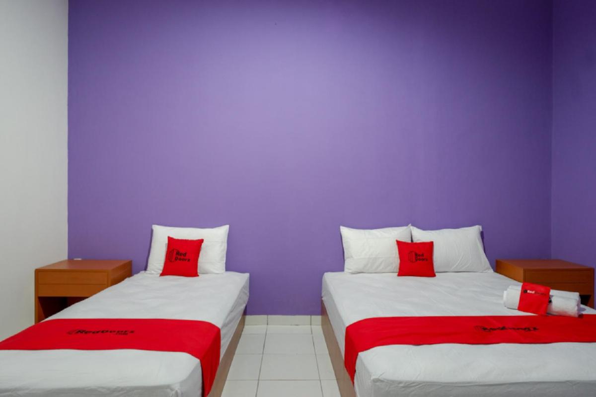 RedDoorz near Alun Alun Kaliwungu Kendal - Housity