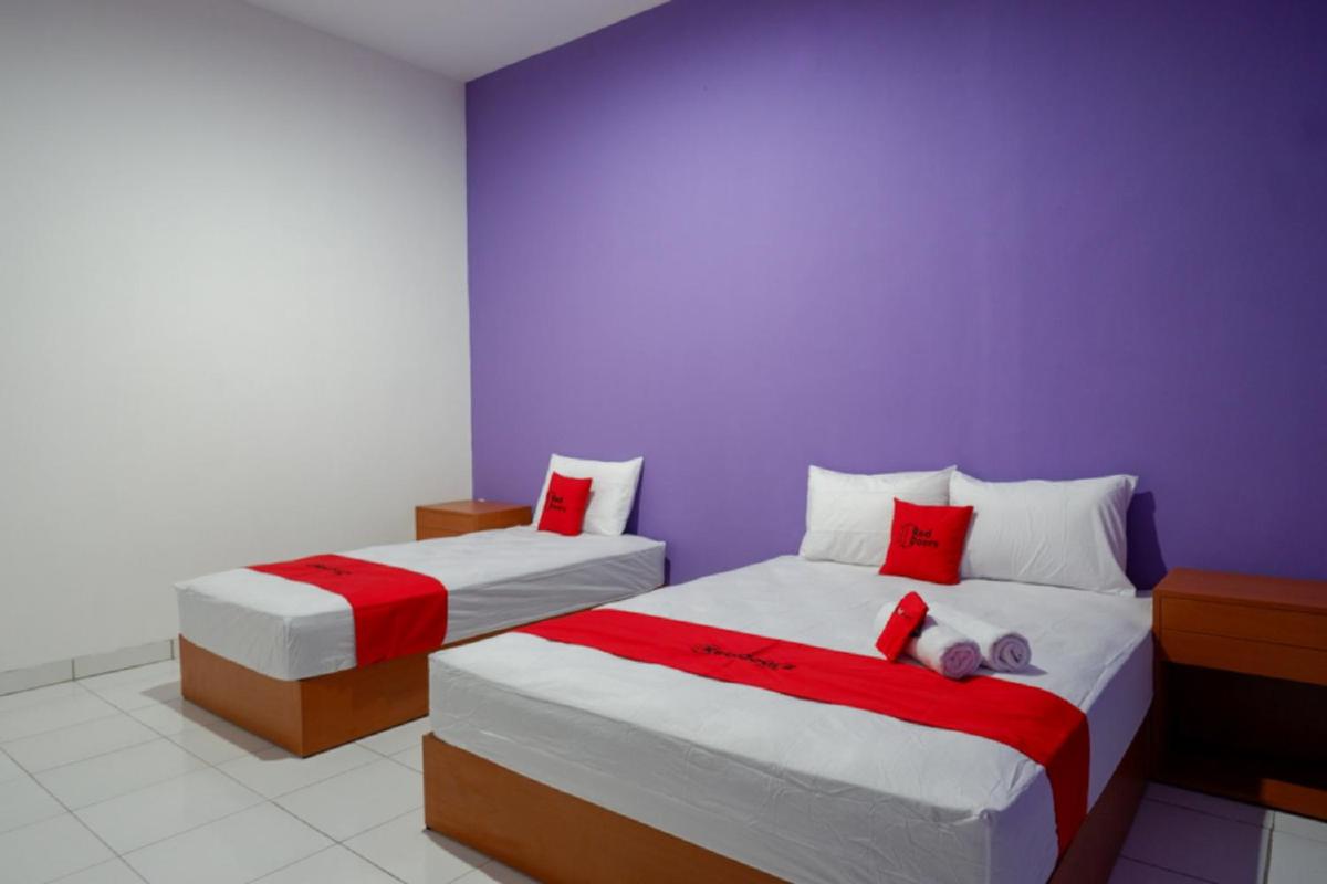 RedDoorz near Alun Alun Kaliwungu Kendal - Housity