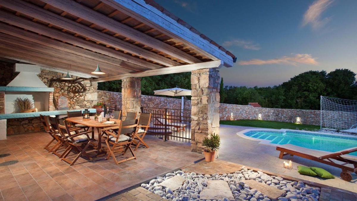 Charming villa Bea with private pool and volleyball - Housity