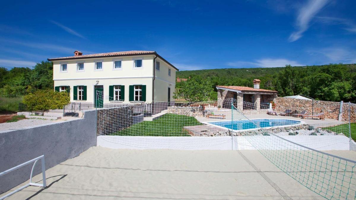 Charming villa Bea with private pool and volleyball - Housity