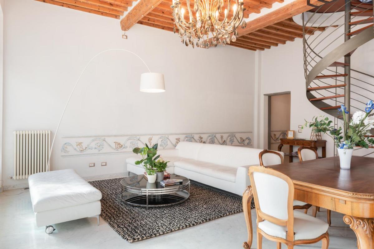 Exclusive Corso Italia Penthouse - Housity