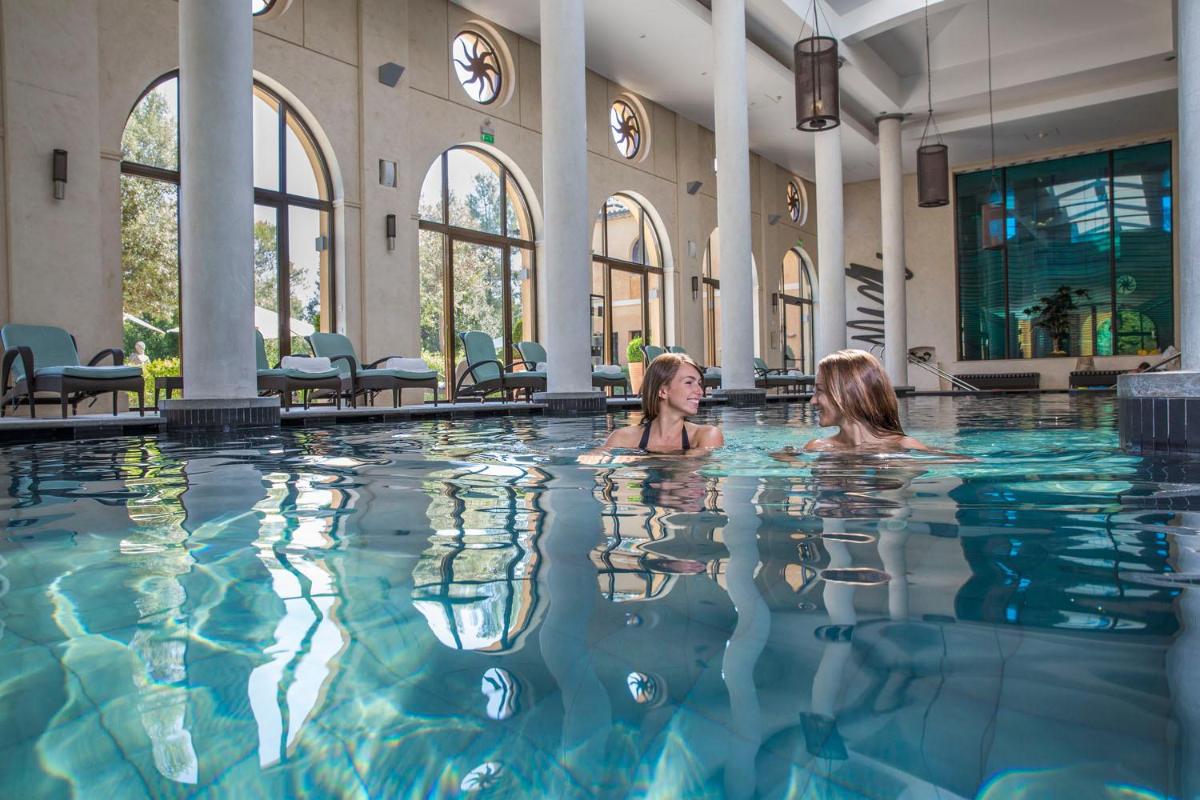 Piscine de l'établissement Terre Blanche Hotel Spa Golf Resort ou située à proximité