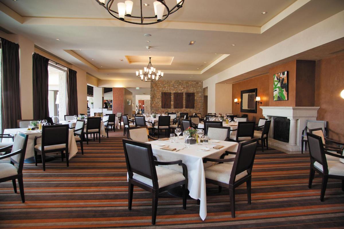Restaurant ou autre lieu de restauration dans l'établissement Terre Blanche Hotel Spa Golf Resort