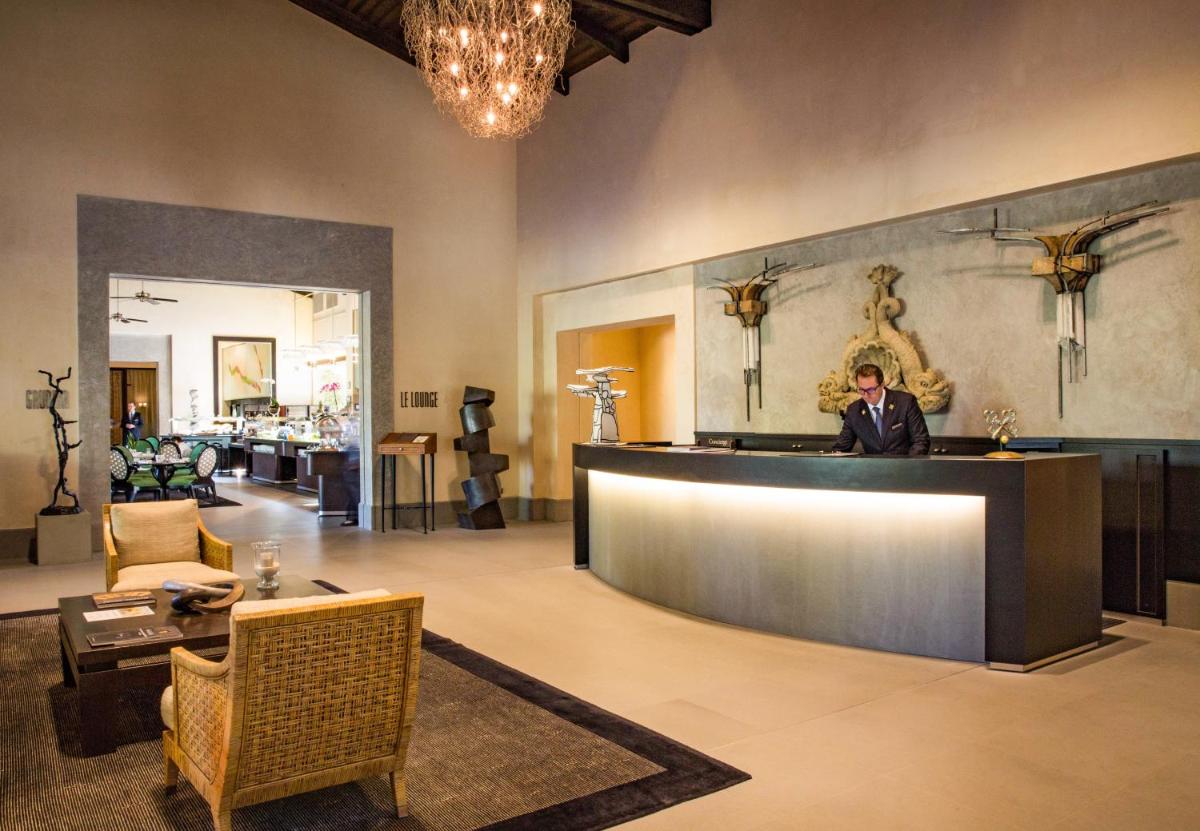 Coin salon dans l'établissement Terre Blanche Hotel Spa Golf Resort