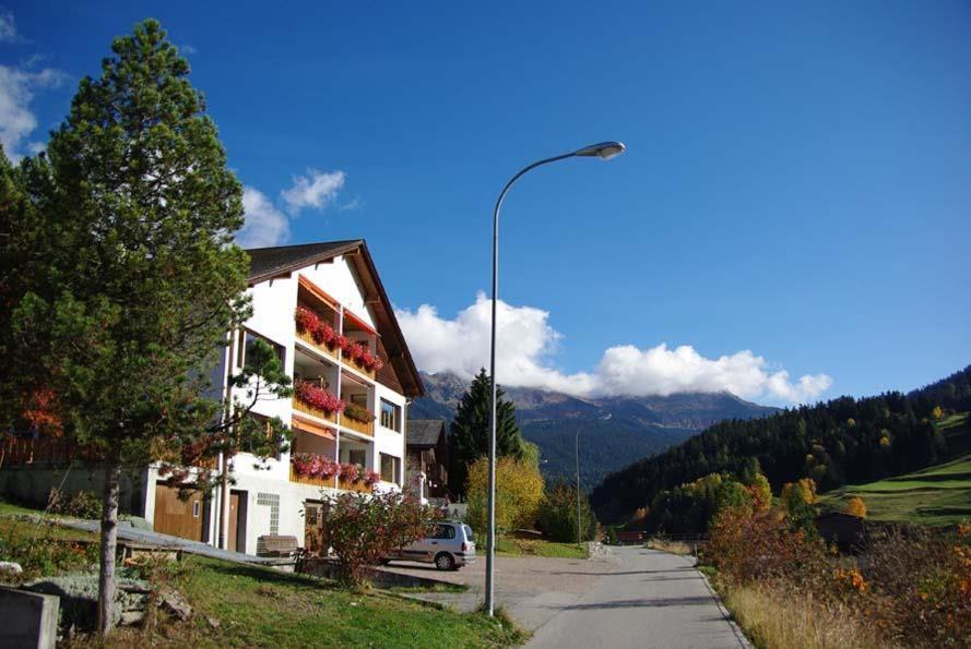 Tgesa Marlotscha - Housity