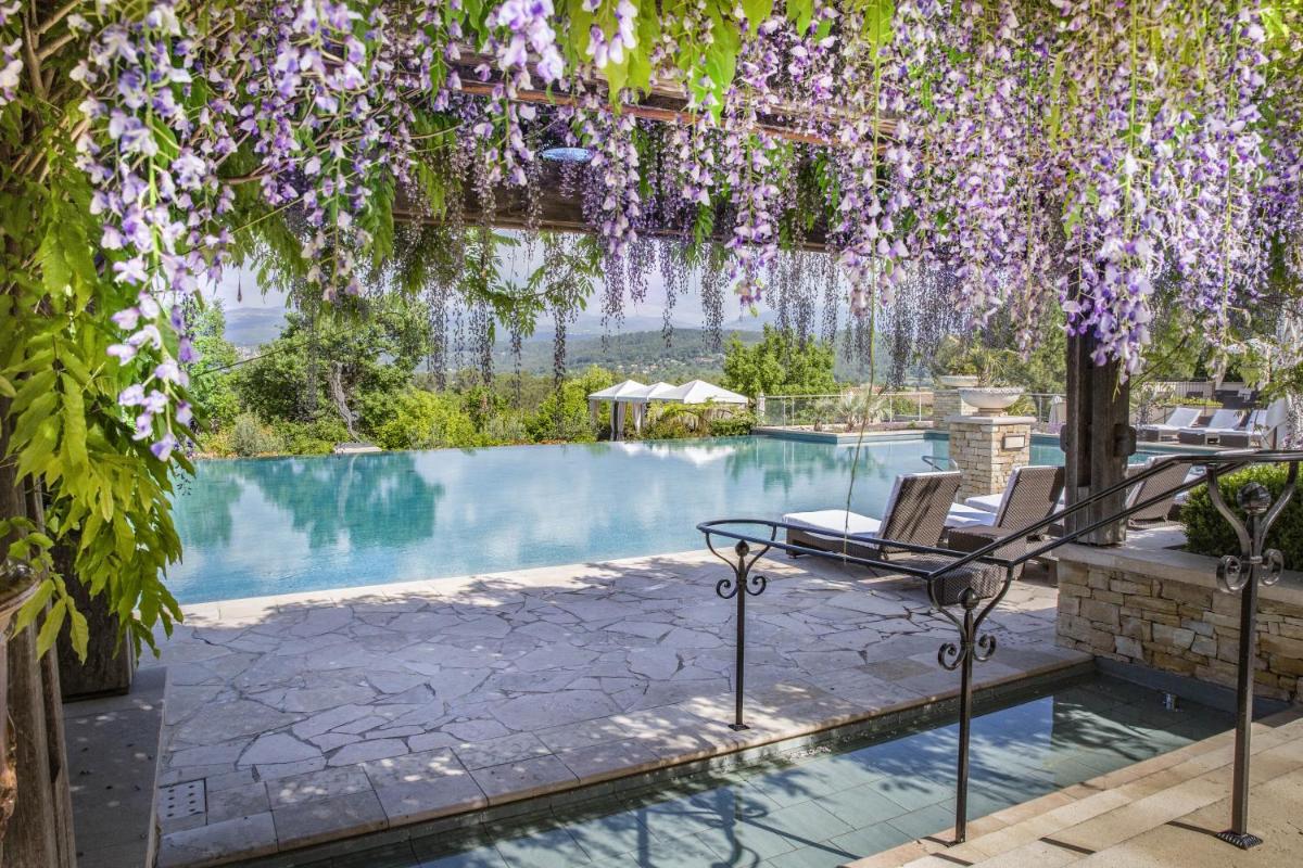 Piscine de l'établissement Terre Blanche Hotel Spa Golf Resort ou située à proximité