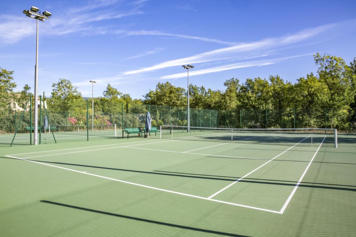 Tennis ou squash au sein de l'hôtel ou à proximité