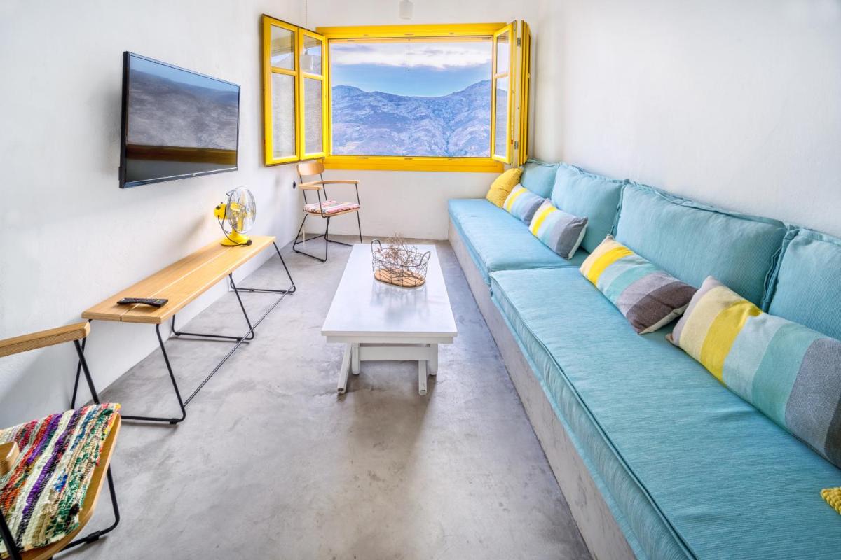 Serifos 1890 cliff house - Housity