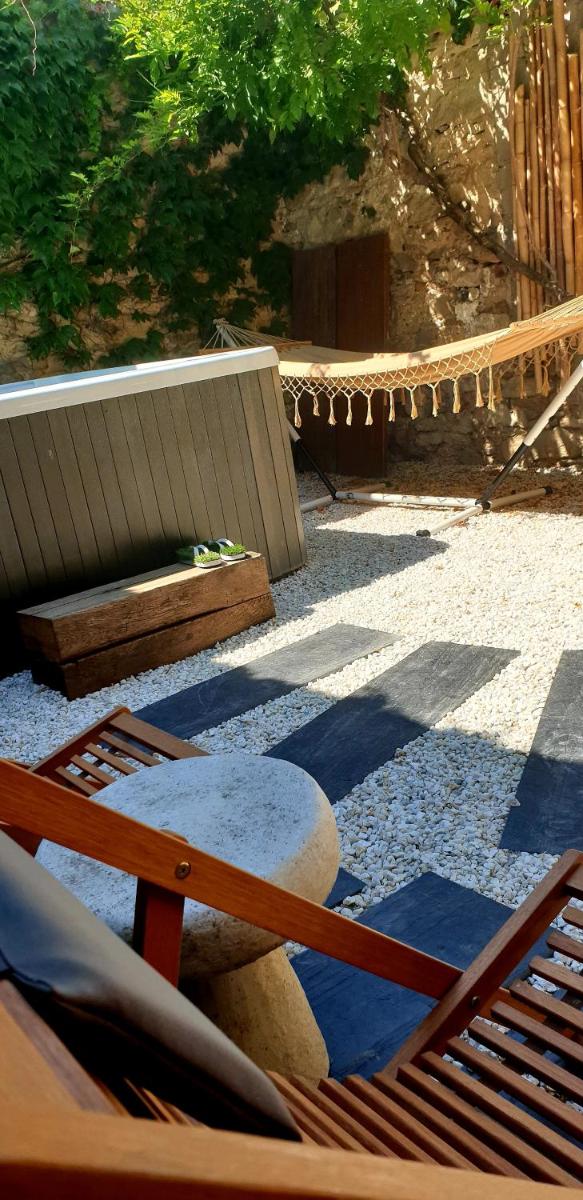 Maison de maître à BRAM # Jacuzzi - Housity