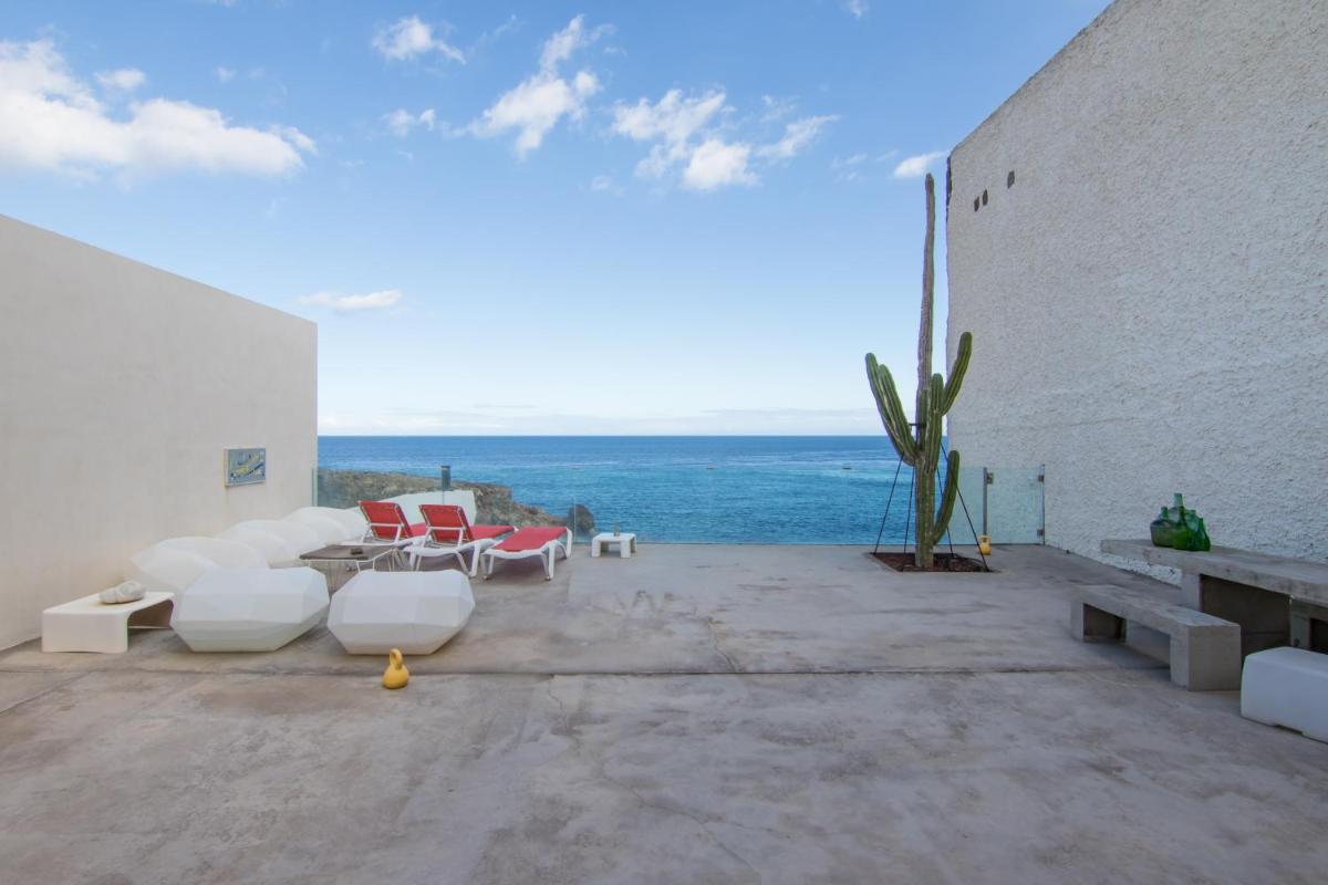 HomeForGuest NextDoor Oasis ocean front, terrace, natural pool - Housity