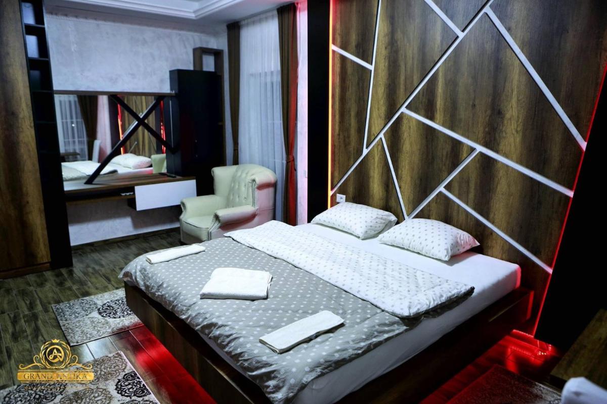 Grand Antika - Housity
