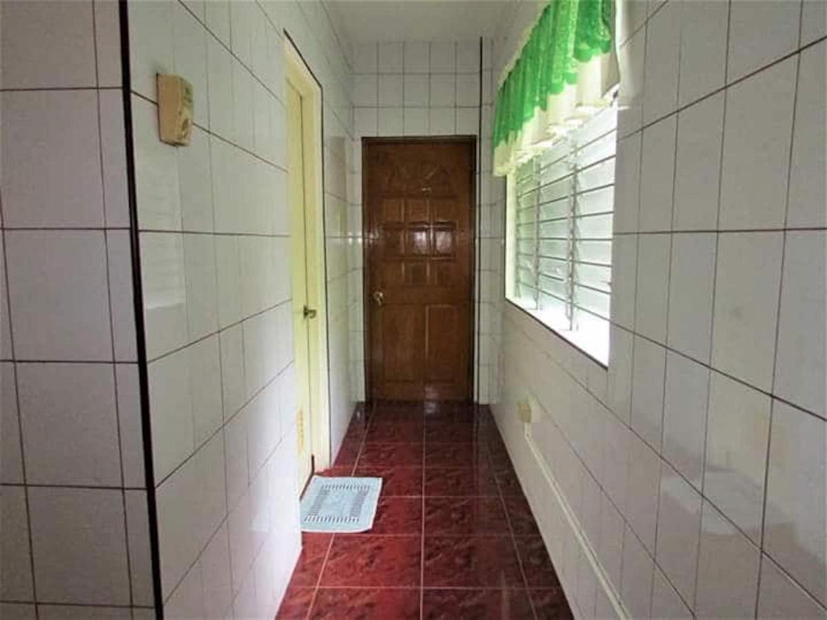 Felipa Beach and Guesthouse - Gumamela - Housity