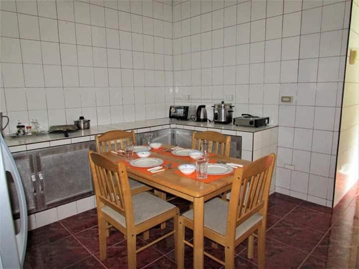 Felipa Beach and Guesthouse - Gumamela - Housity
