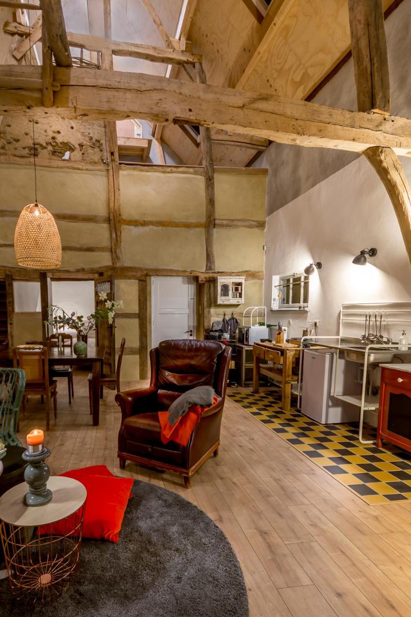 Aan de Holle Weg. Zeer landelijk gelegen verbouwde stal tot woning - Housity