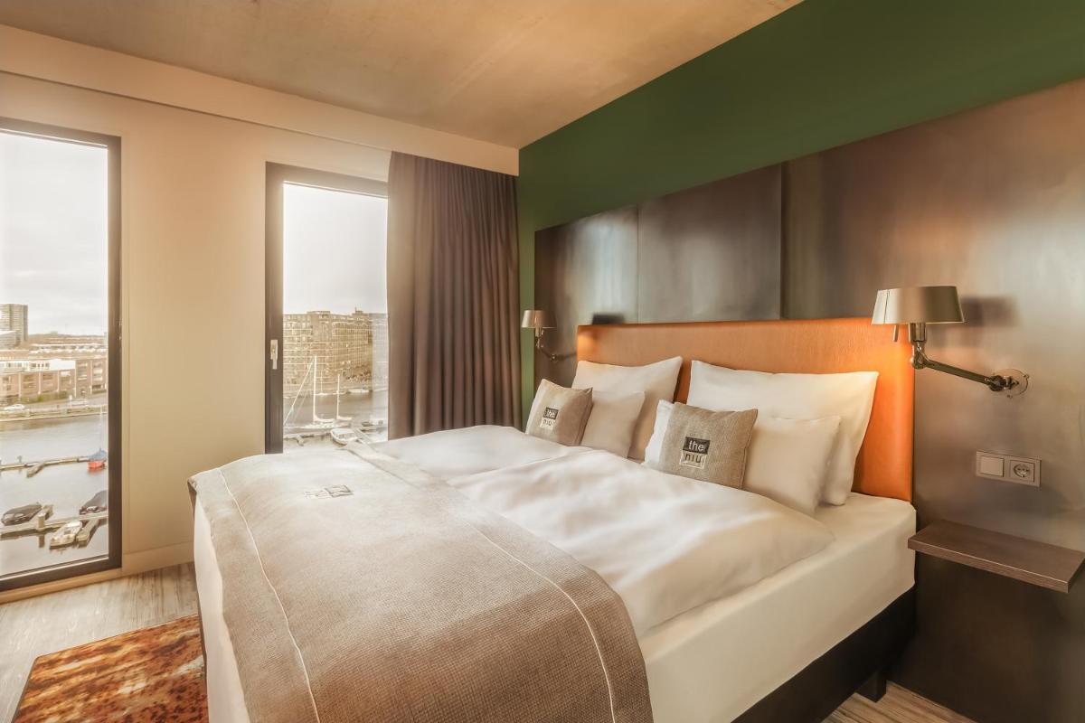 Holiday Inn - the niu, Fender Amsterdam - Housity