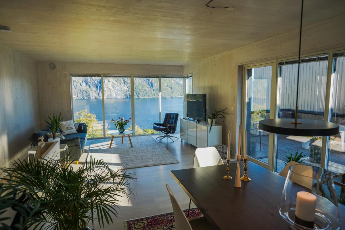 Suitetrails - Fjord View Apartment