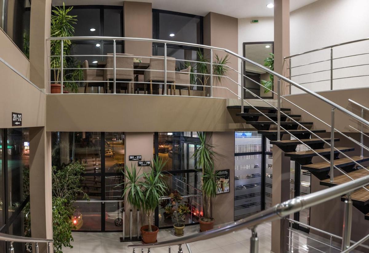 Семеен Хотел Естило - Housity