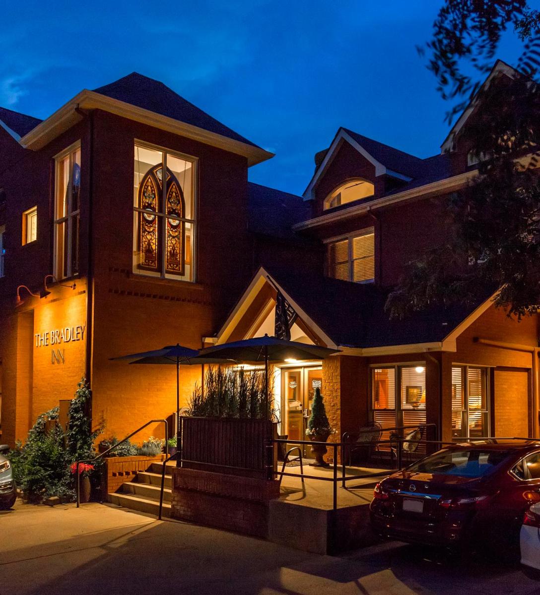 The Bradley Boulder Inn - Housity