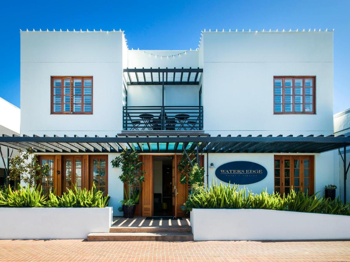 Waters Edge - Housity