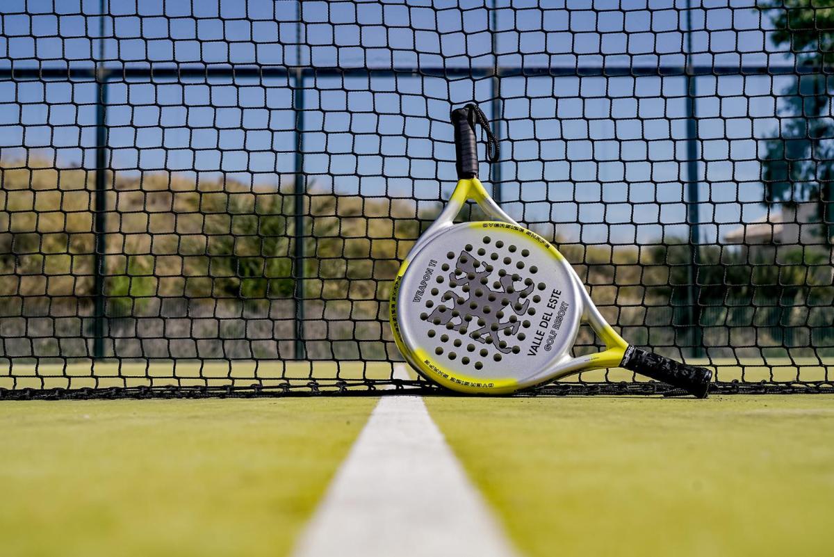 Instalaciones para jugar a tenis o squash en Hotel Valle del Este o alrededores
