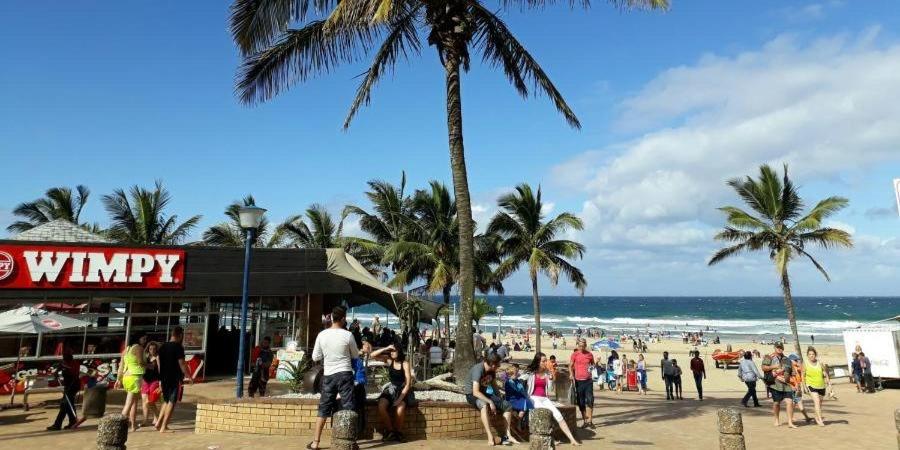 Margate Beach 6 Sleeper Apartment - Housity