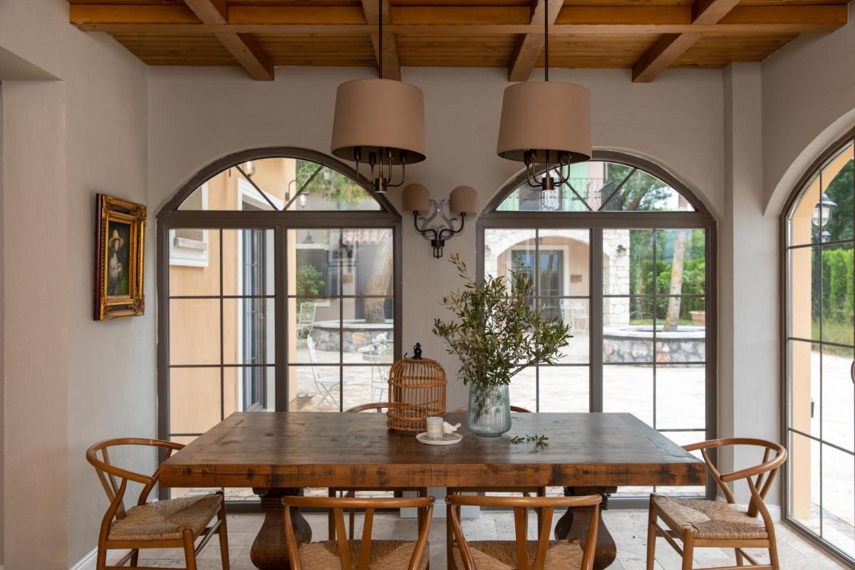 Zigo's Hotel - Housity
